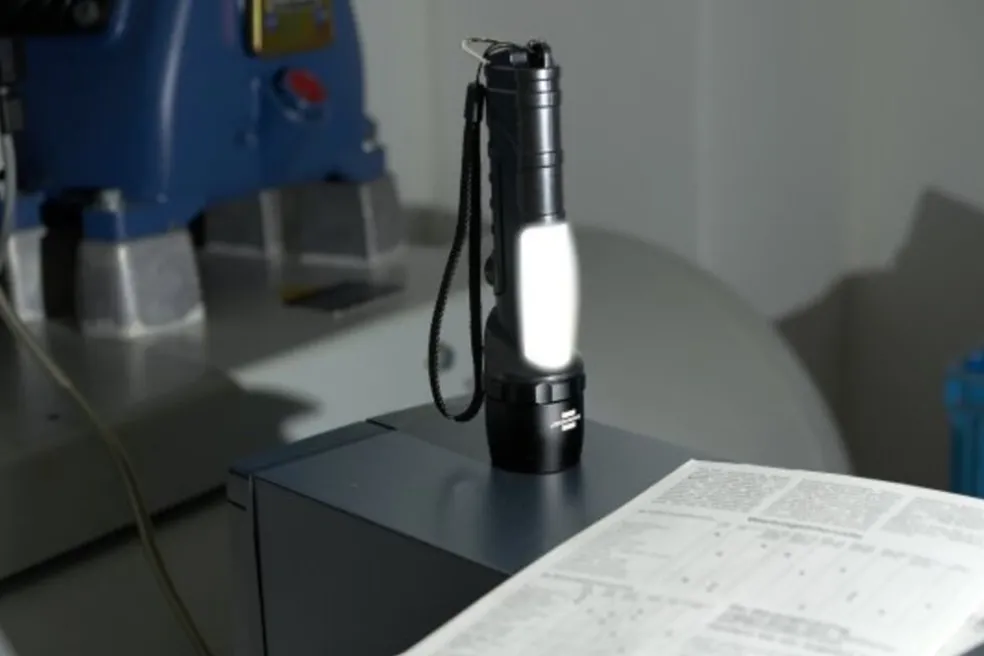 Ficklampa LED 360 + 240 lumen Brennenstuhl