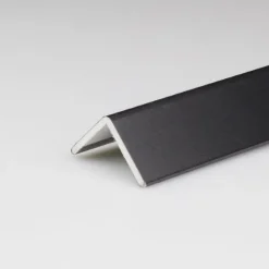 Vinkelskydd PVC Mörkgrå 25 mm x 2,6 m