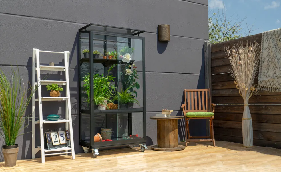 Växthus Urban Svart Glas Sockel 0,35 m² Vitavia